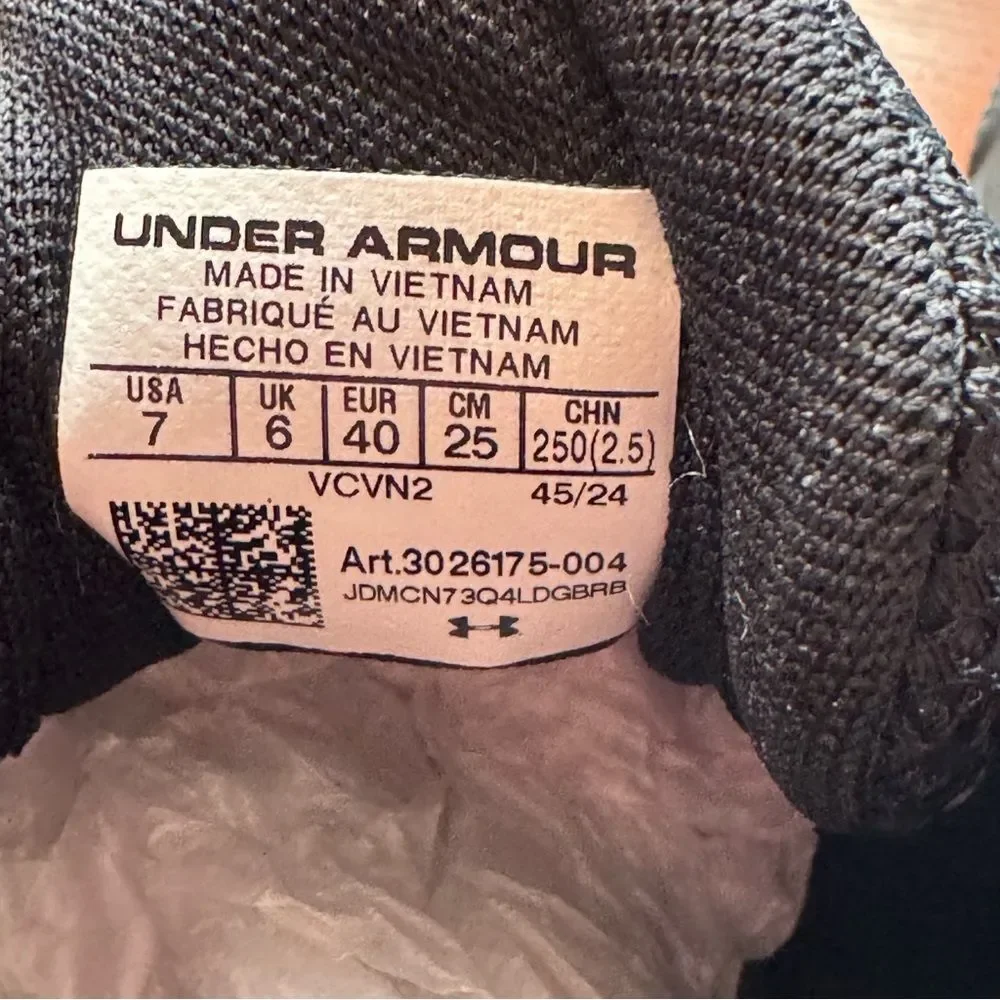 Under Armour Men's Charged Assert 10 Running Shoe 7 NWOT